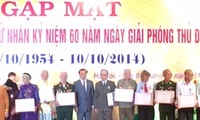 Gặp mặt nhân chứng lịch sử 60 năm giải phóng Thủ đô